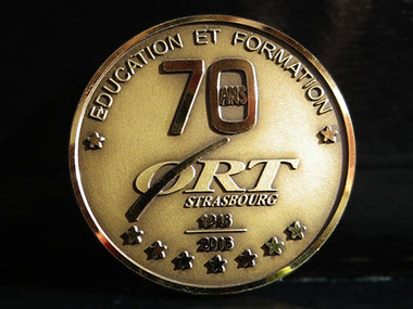 Medailles frappees en bronze couleur or frappees pour les 70 ans de le ORT Strasbourg en 2016