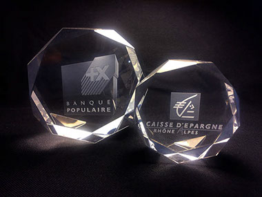 recompense press-papier crystal avec gravure laser 3 dimensions
